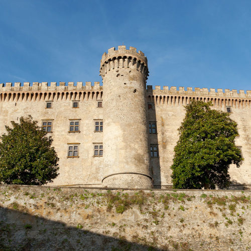 Interesting facts about Bracciano in Italy: lake and castle